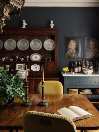 If there's no space for a builtin bar an impromptu arrangement can come via a wellstocked side table as in this Emma...