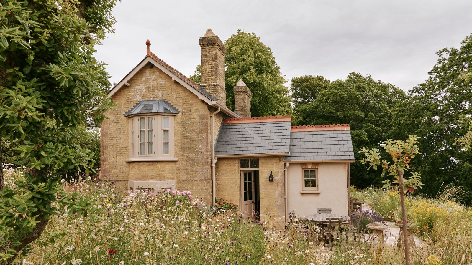 Max Rollitt creates a joyful scheme full of warmth and texture for a Hampshire cottage