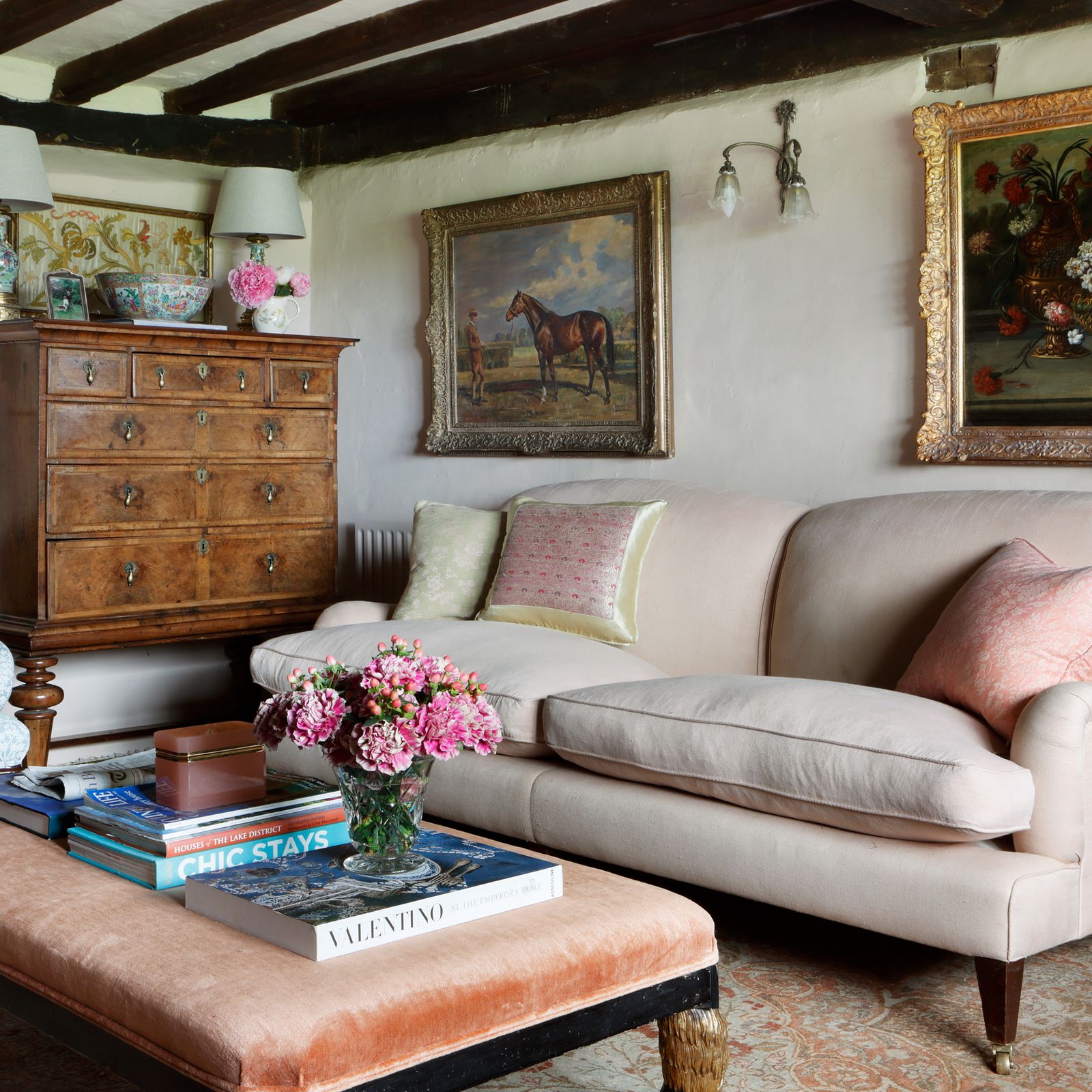 A charming 16th-century farmhouse in an idyllic setting in Surrey