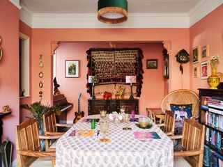 Little Greene's colour maker and historical colour consultant Simon Hutchinson has used his own ‘Clay Pale on the dining...